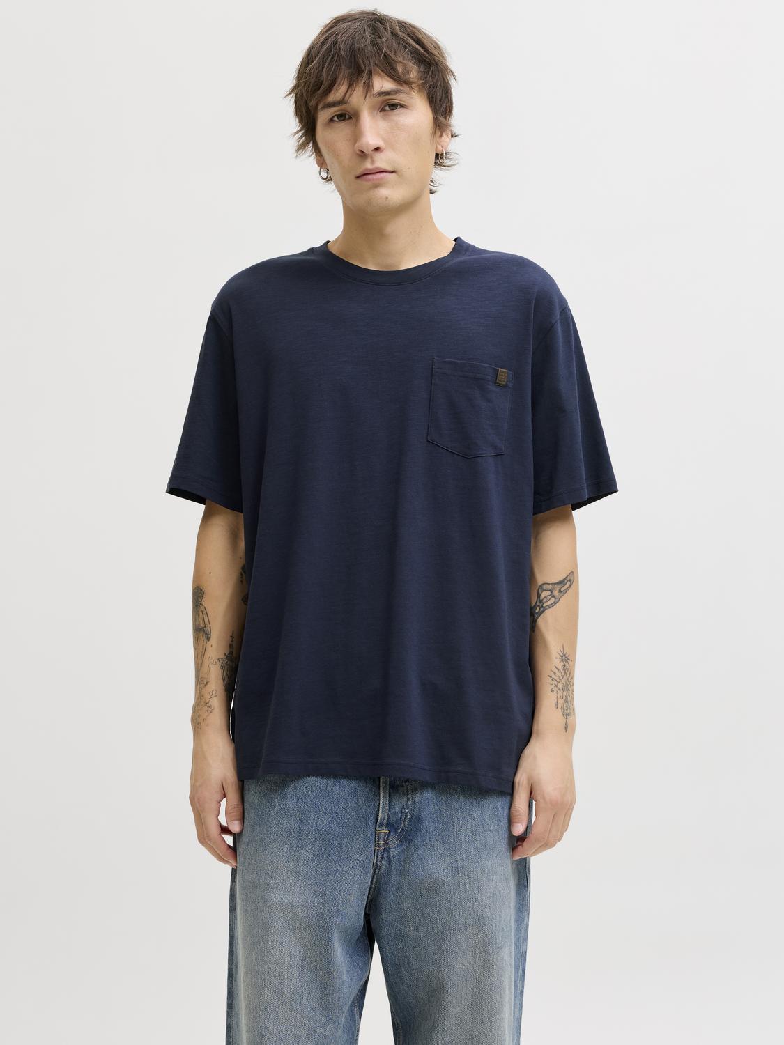 model_shot-front